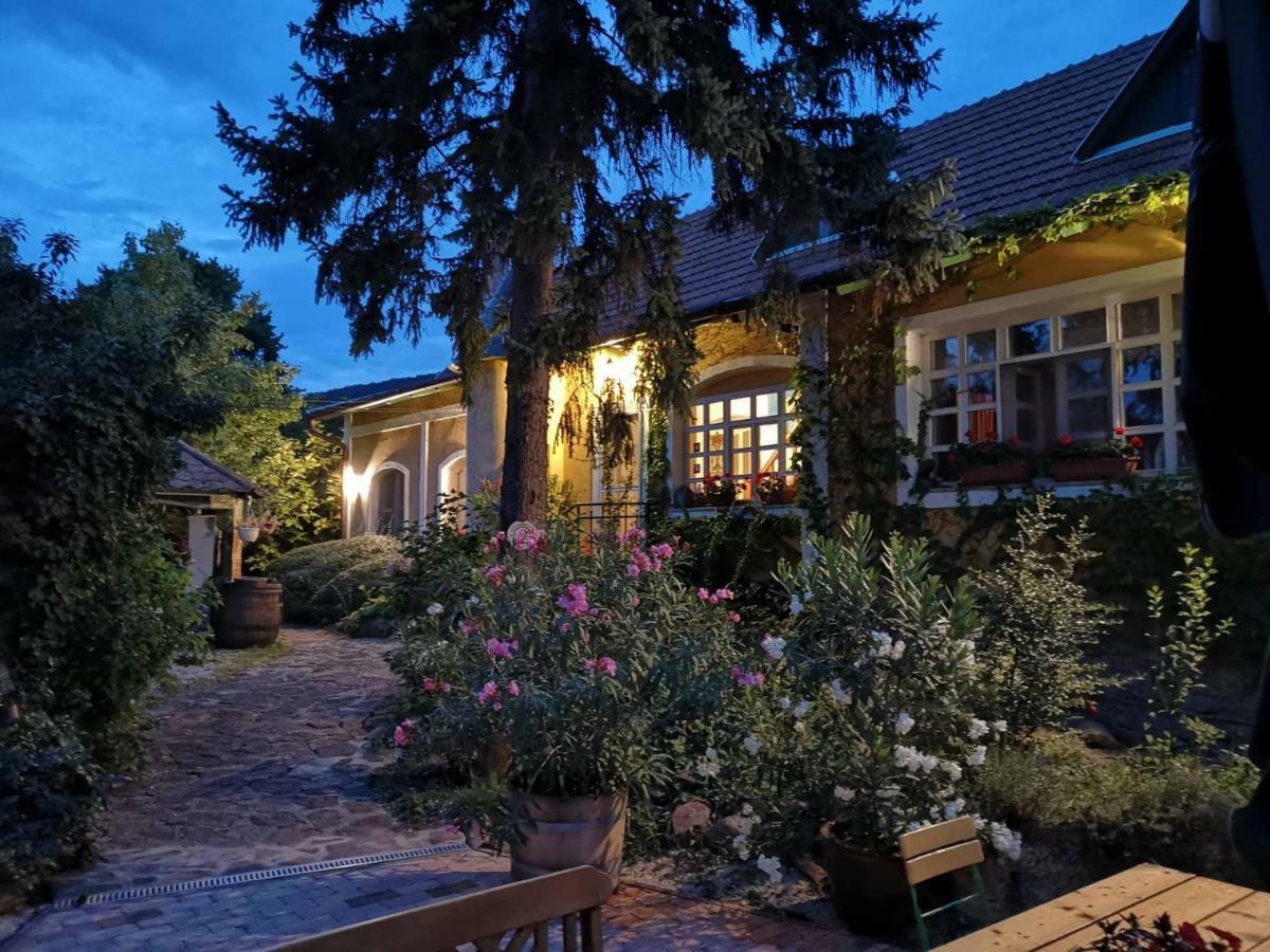 Villa-Magdi Vendeghaz Révfülöp Buitenkant foto